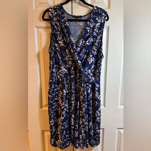 Chic Floral Navy Wrap Dress